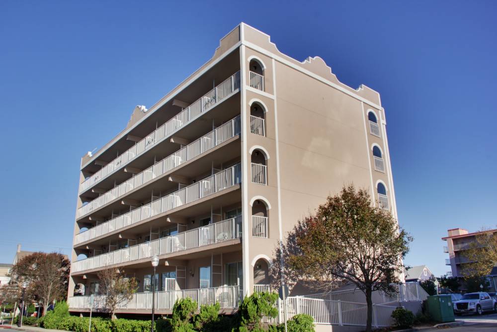 Large full height windows on Comfort Inn Boardwalk